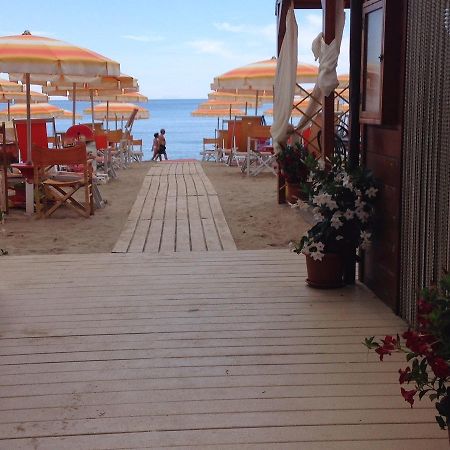 Hotel Lido ฟอลลอนนีกา ภายนอก รูปภาพ